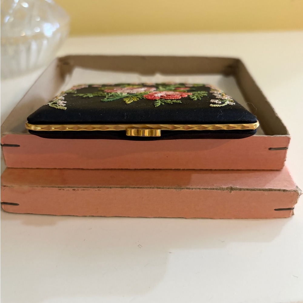 Vintage Petit Point Embroidered Compact Circa 1940’d - Picture 3 of 6